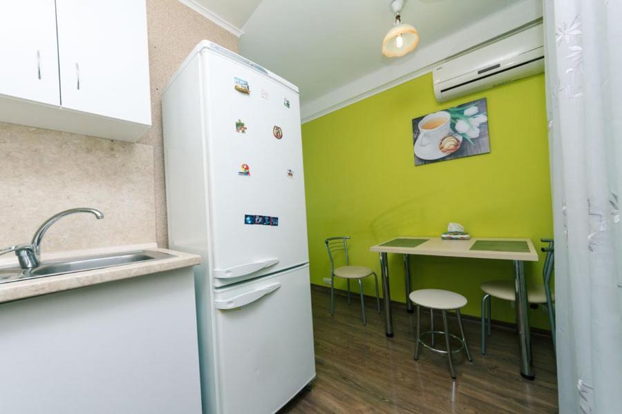 1 Комнатная Квартира М Васильковская Газ И Низкий Этаж Kyiv Exterior photo